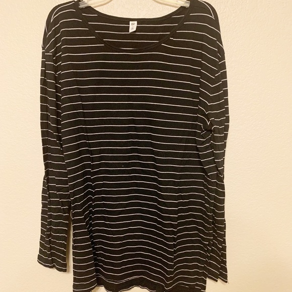 Black and white striped long sleeve - Picture 1 of 2